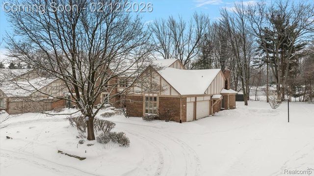 2291 Red Maple Drive, Troy, MI 48098