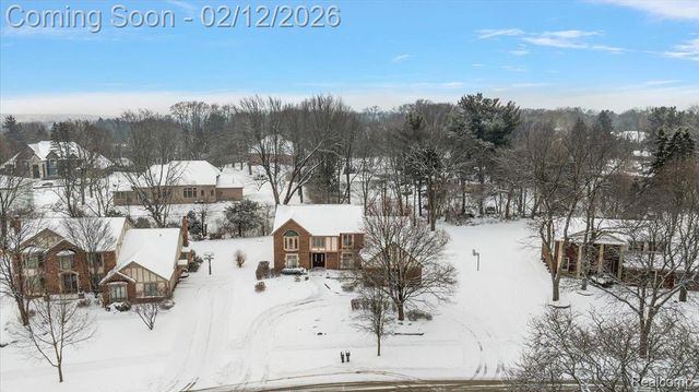 2291 Red Maple Drive, Troy, MI 48098