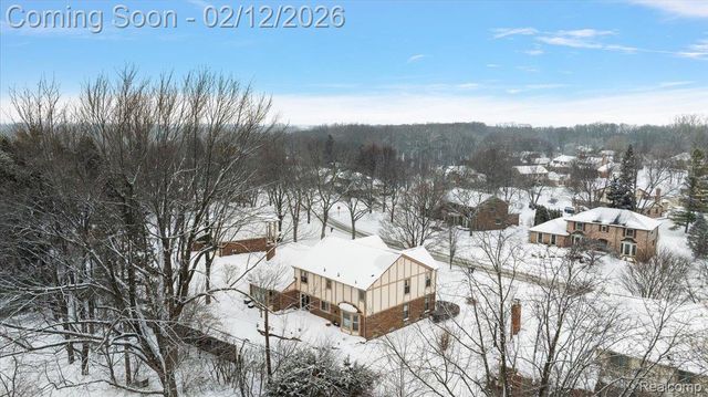 2291 Red Maple Drive, Troy, MI 48098