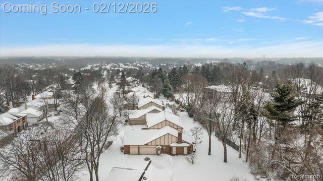 2291 Red Maple Drive, Troy, MI 48098
