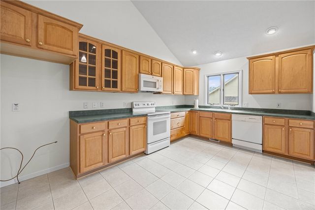 8 Autumn Trl, Penfield, NY 14580