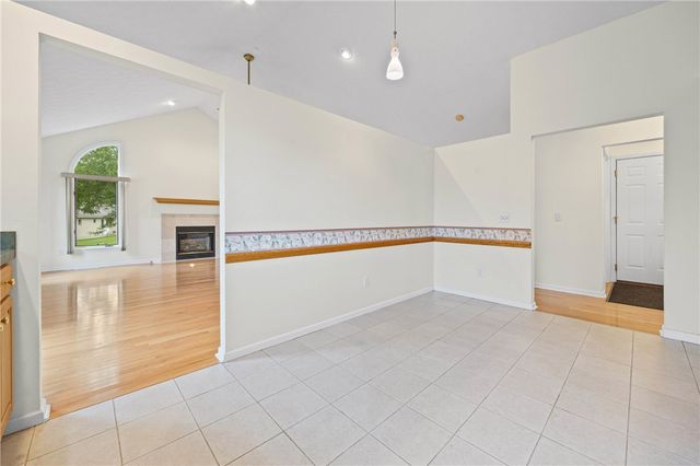 8 Autumn Trl, Penfield, NY 14580