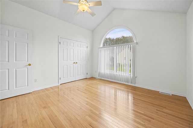 8 Autumn Trl, Penfield, NY 14580