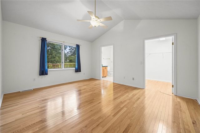 8 Autumn Trl, Penfield, NY 14580