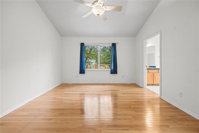 8 Autumn Trl, Penfield, NY 14580