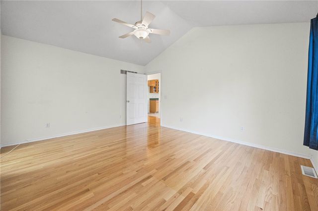 8 Autumn Trl, Penfield, NY 14580