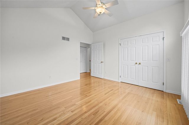8 Autumn Trl, Penfield, NY 14580