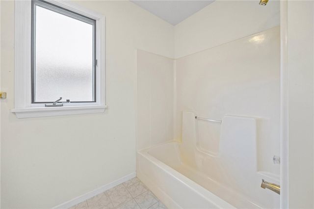 8 Autumn Trl, Penfield, NY 14580