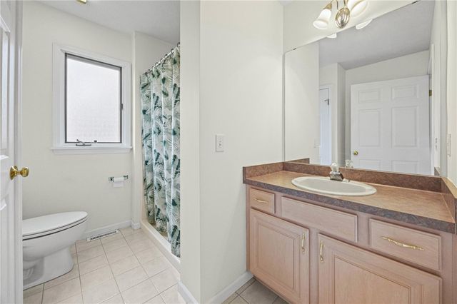 8 Autumn Trl, Penfield, NY 14580