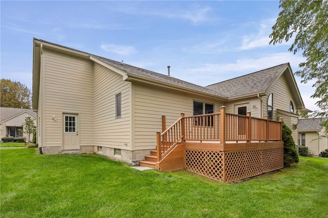 8 Autumn Trl, Penfield, NY 14580