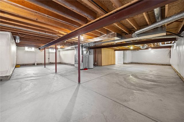 8 Autumn Trl, Penfield, NY 14580
