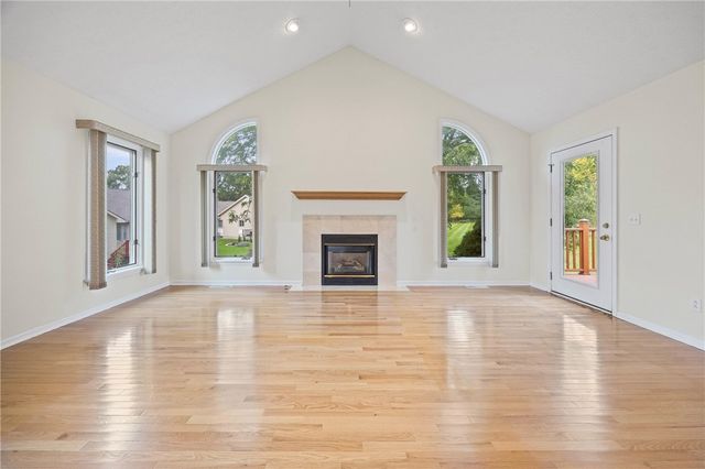 8 Autumn Trl, Penfield, NY 14580