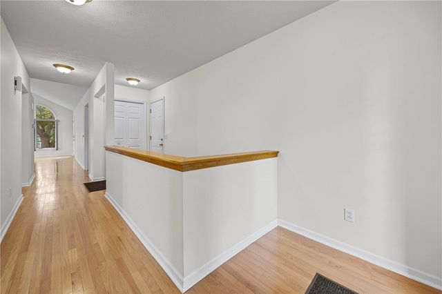 8 Autumn Trl, Penfield, NY 14580