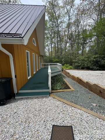 365 Trout Brook Loop, Newland, NC 28657