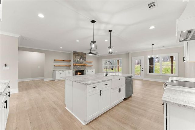 206 Shoals Way, Clarkesville, GA 30523