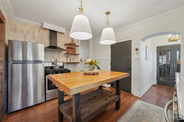 514 Angenette Avenue, Kirkwood, MO 63122