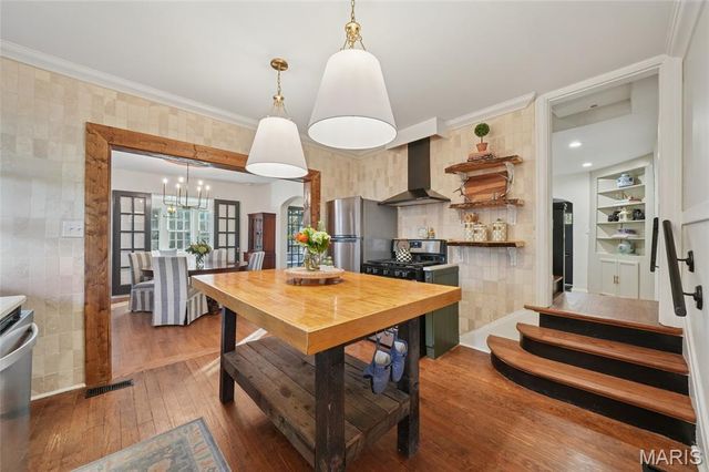 514 Angenette Avenue, Kirkwood, MO 63122