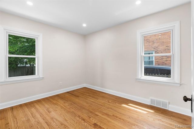 1388 Vernier Road, Grosse Pointe Woods, MI 48236