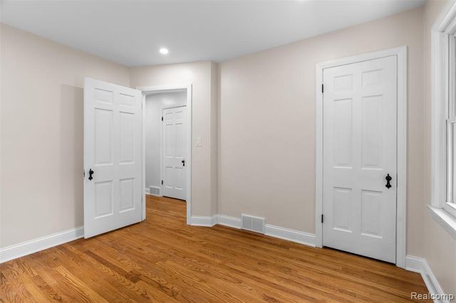 1388 Vernier Road, Grosse Pointe Woods, MI 48236