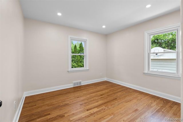 1388 Vernier Road, Grosse Pointe Woods, MI 48236