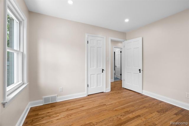 1388 Vernier Road, Grosse Pointe Woods, MI 48236