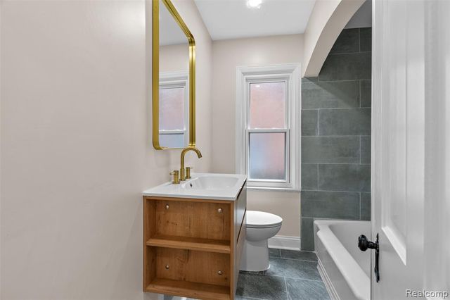 1388 Vernier Road, Grosse Pointe Woods, MI 48236