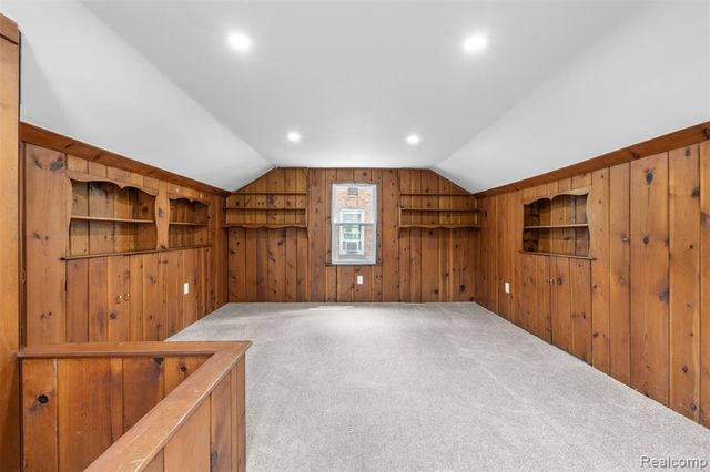 1388 Vernier Road, Grosse Pointe Woods, MI 48236