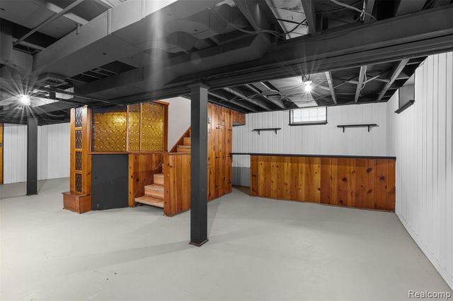 1388 Vernier Road, Grosse Pointe Woods, MI 48236