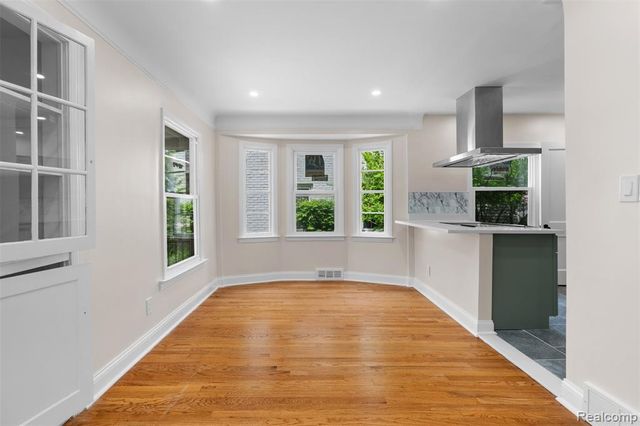 1388 Vernier Road, Grosse Pointe Woods, MI 48236