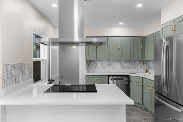 1388 Vernier Road, Grosse Pointe Woods, MI 48236