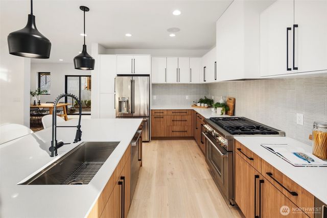 5248 23rd Avenue SW, Seattle, WA 98106
