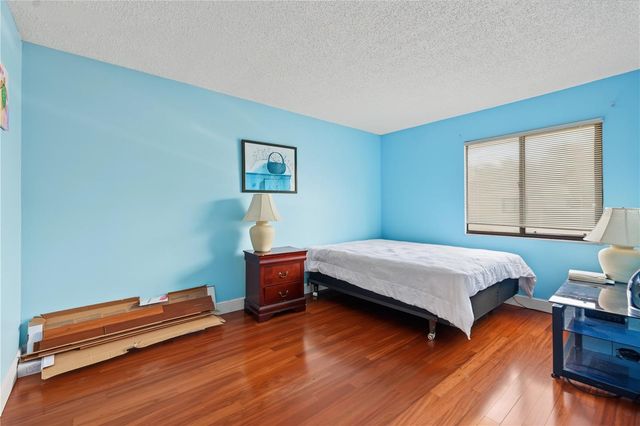 8414 17TH STREET N, St Petersburg, FL 33702