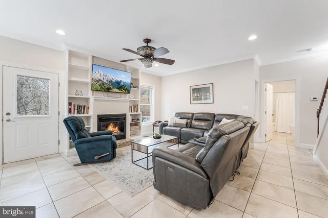 5703 CHAPIN AVE, Alexandria, VA 22303