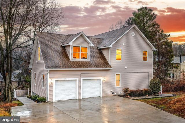 5703 CHAPIN AVE, Alexandria, VA 22303