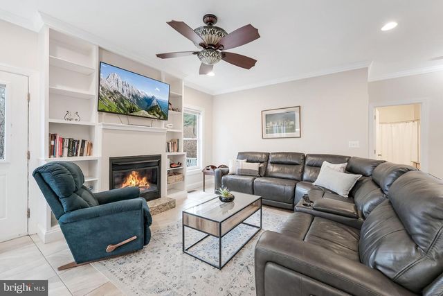 5703 CHAPIN AVE, Alexandria, VA 22303