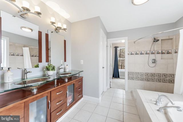 5703 CHAPIN AVE, Alexandria, VA 22303