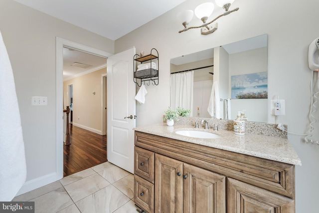 5703 CHAPIN AVE, Alexandria, VA 22303