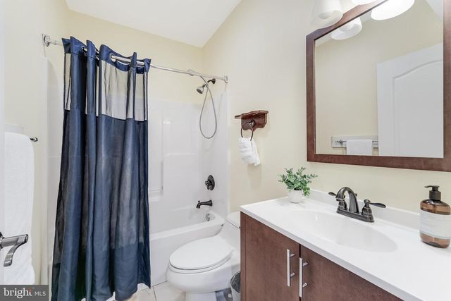 5703 CHAPIN AVE, Alexandria, VA 22303