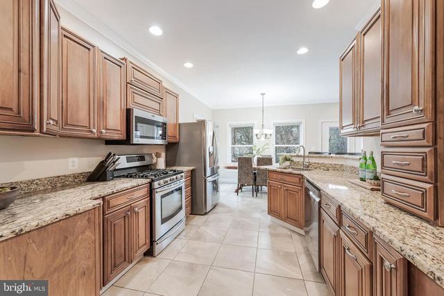 5703 CHAPIN AVE, Alexandria, VA 22303