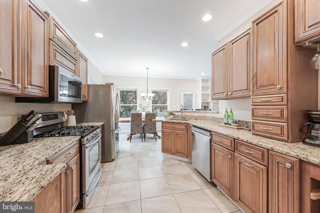 5703 CHAPIN AVE, Alexandria, VA 22303