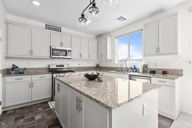 35076 HACIENDA HEIGHTS, Fallbrook, CA 92028