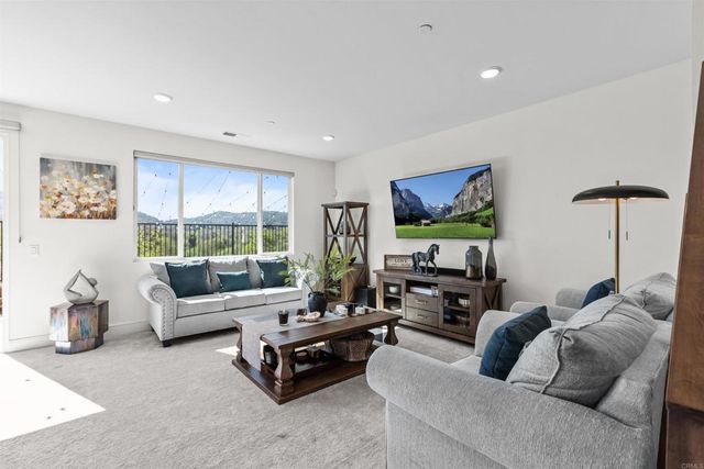 35076 HACIENDA HEIGHTS, Fallbrook, CA 92028