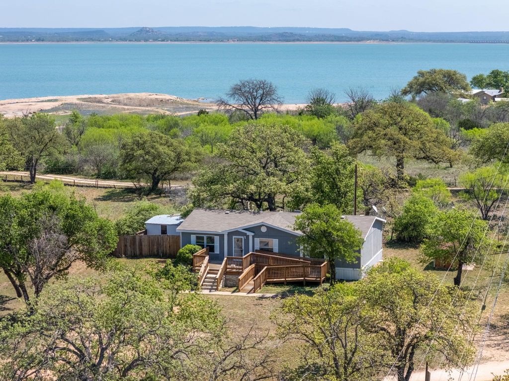 102 Blackrock Dr DR, Buchanan Dam, TX 78609