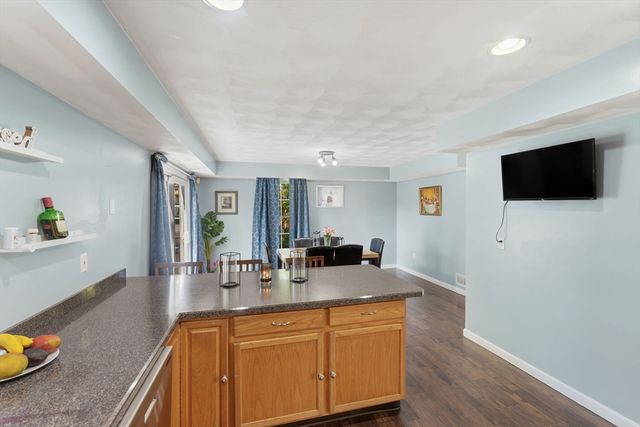 61 Metropolitan Ave, Cranston, RI 02920