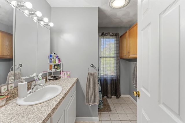 61 Metropolitan Ave, Cranston, RI 02920