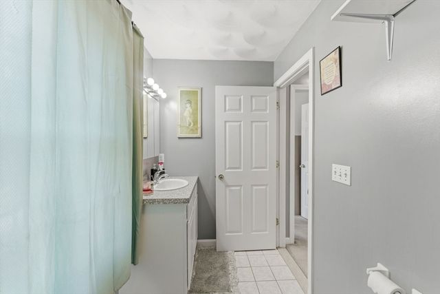 61 Metropolitan Ave, Cranston, RI 02920