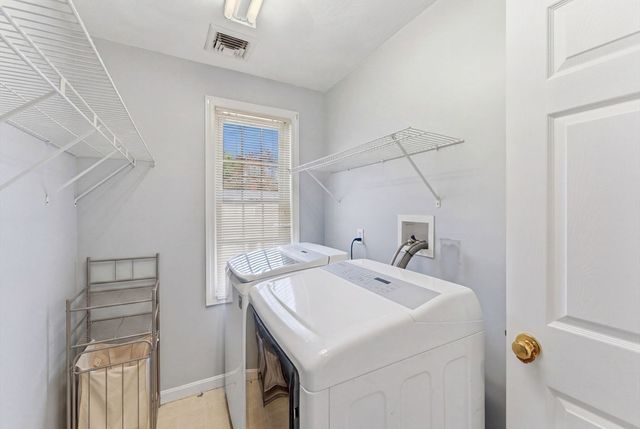 61 Metropolitan Ave, Cranston, RI 02920