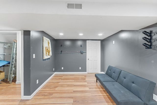 61 Metropolitan Ave, Cranston, RI 02920