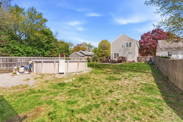 61 Metropolitan Ave, Cranston, RI 02920