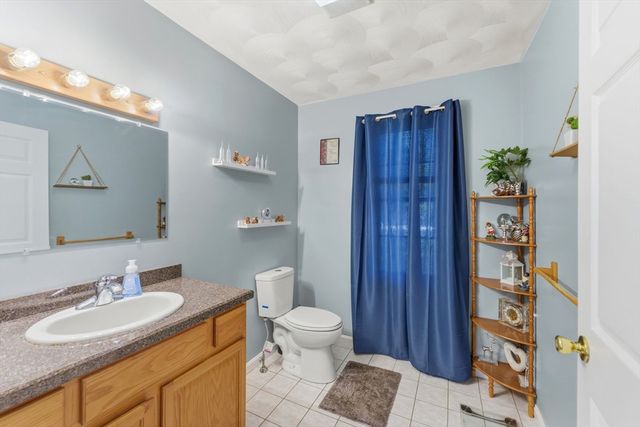 61 Metropolitan Ave, Cranston, RI 02920